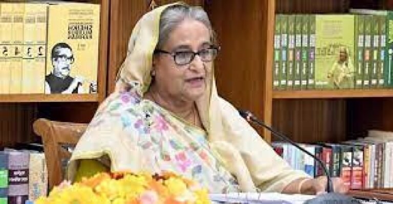 Work sincerely as the development of the country is not hampered: PM