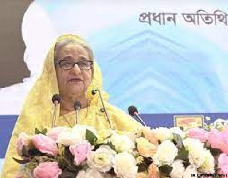 Work sincerely as the development of the country is not hampered: PM