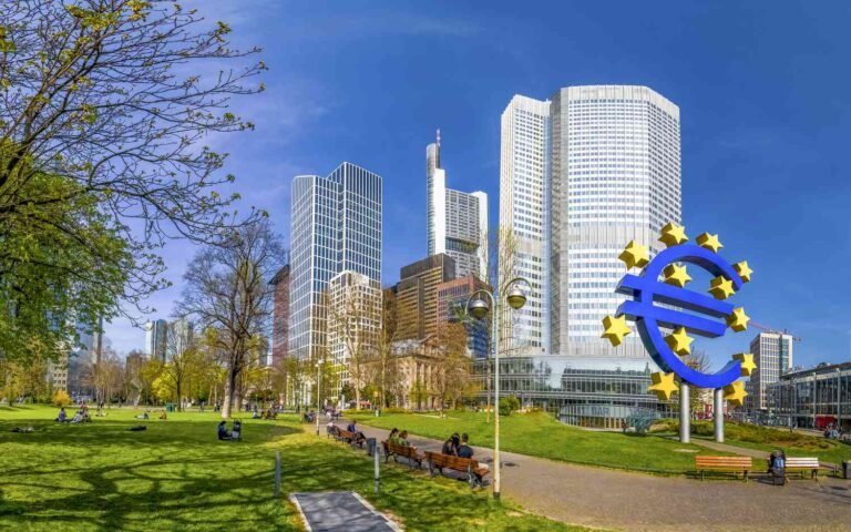 ECB set to hold rates as inflation drifts downwards